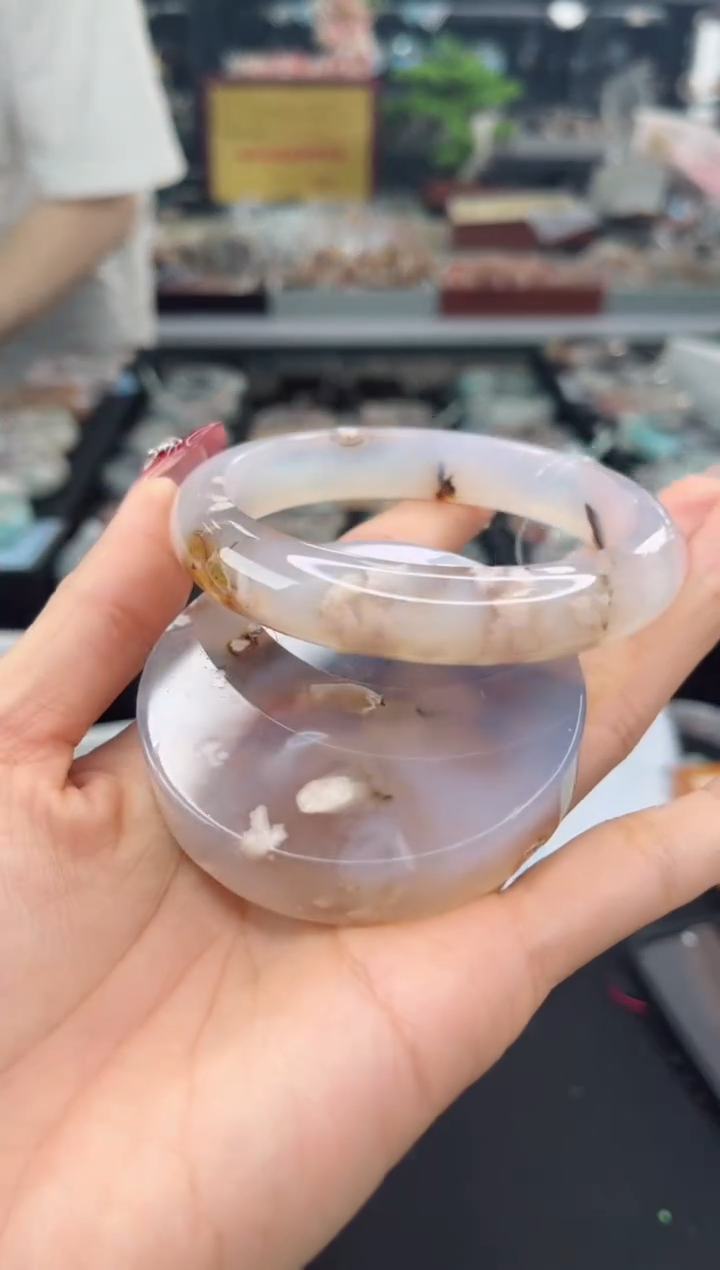 【闪购商品】石英质玉手镯未镶嵌61圈口（赠品镯心）3455434