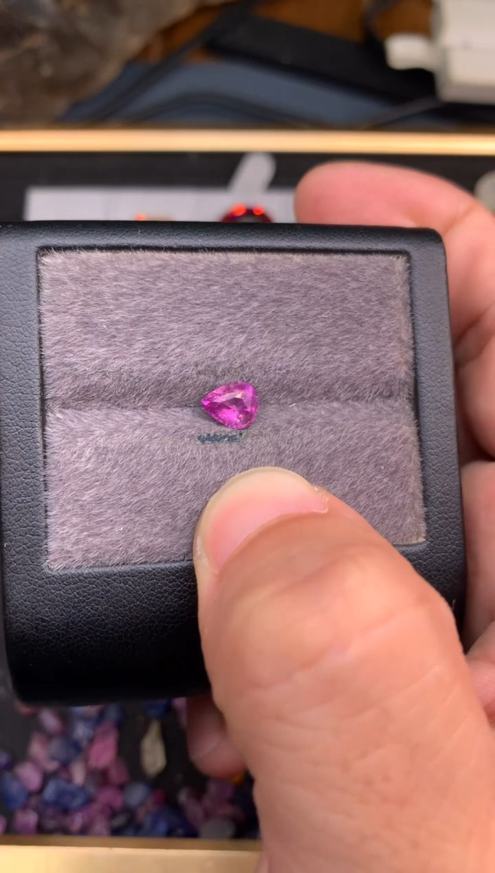 未镶嵌未镶嵌定制蓝宝石龙*茶1.07克拉粉蓝宝