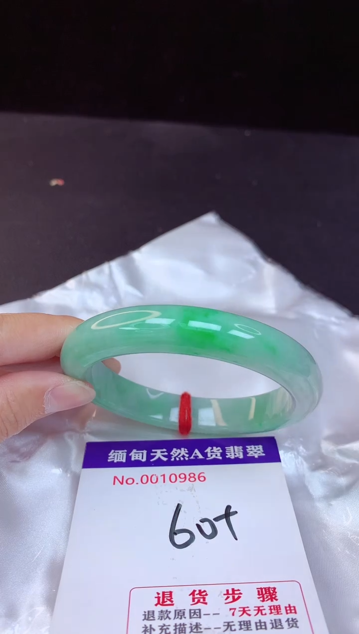 【闪购商品】翡翠手镯未镶嵌60+             