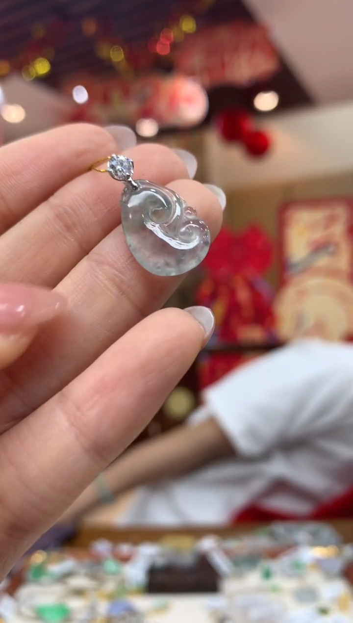 吊坠(不含链)18K金镶嵌翡翠如意