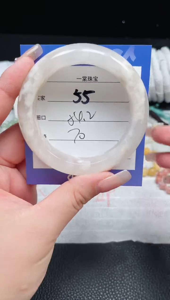 【闪购商品】石英质玉手镯未镶嵌55