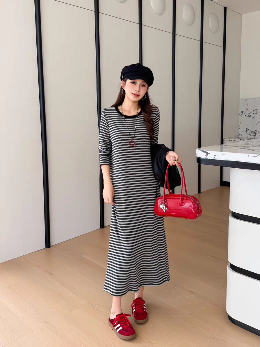 胖MM条纹宽松连衣裙两件套女2025秋新款时尚韩版休闲PU皮马甲上衣