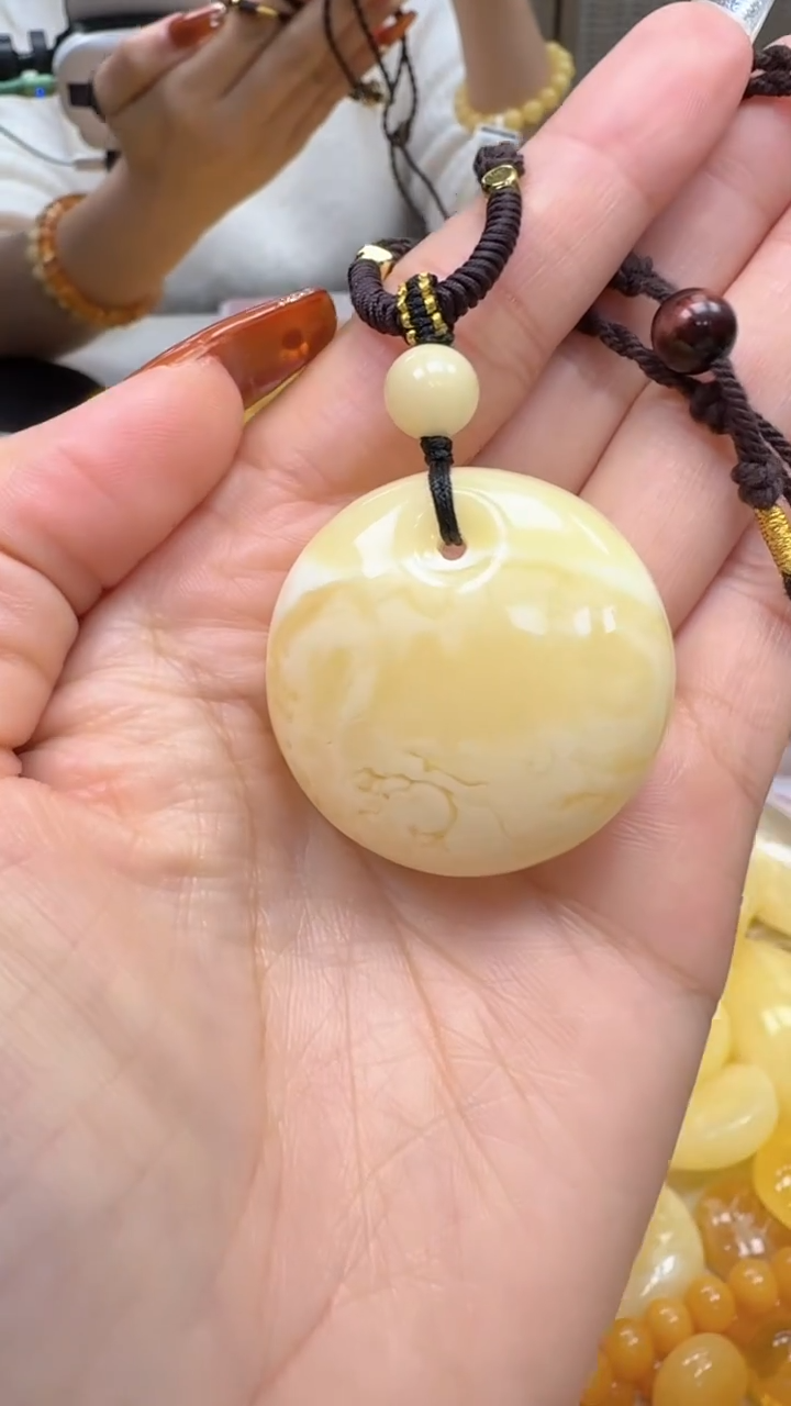 裸石琥珀未镶嵌?*月如图