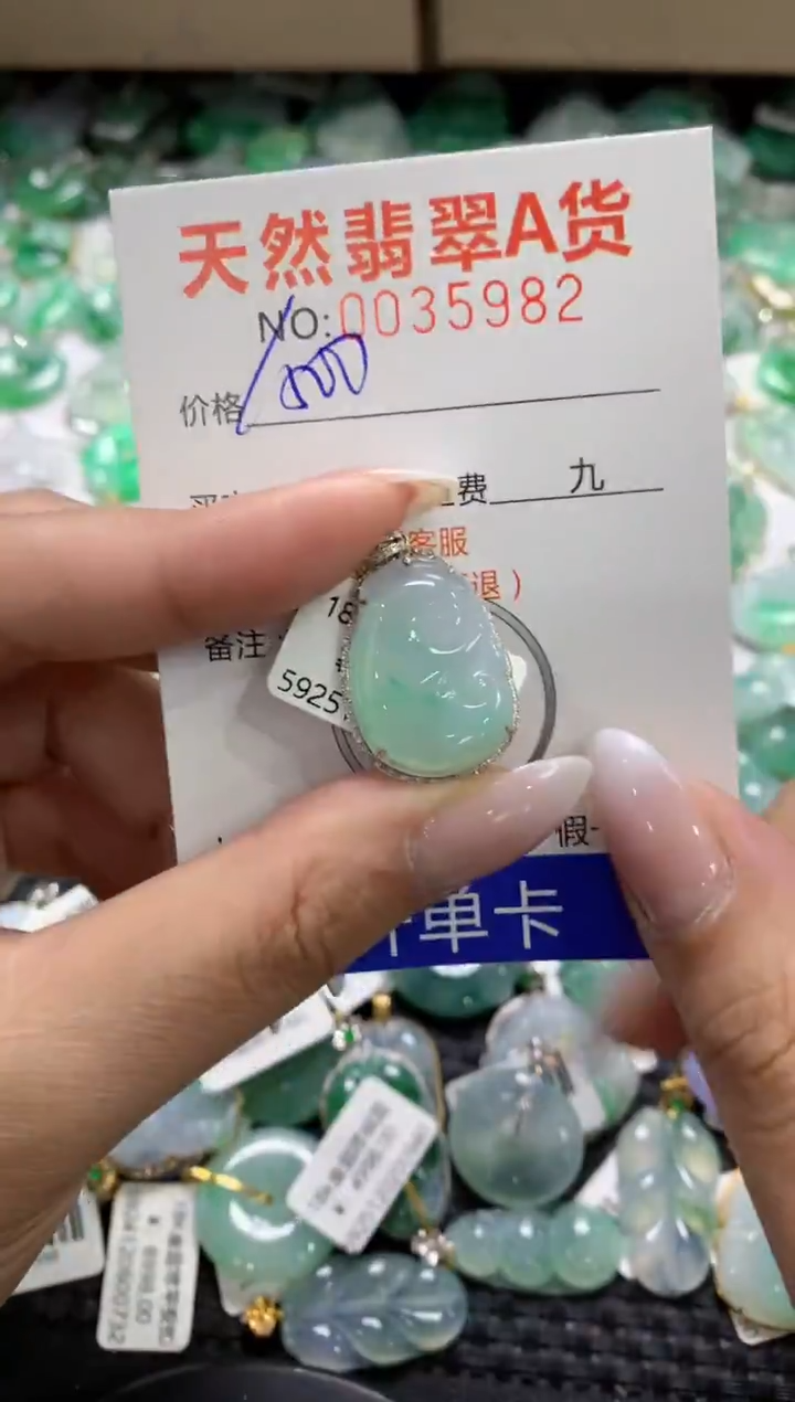颈饰18K金镶嵌翡翠1111111111111111