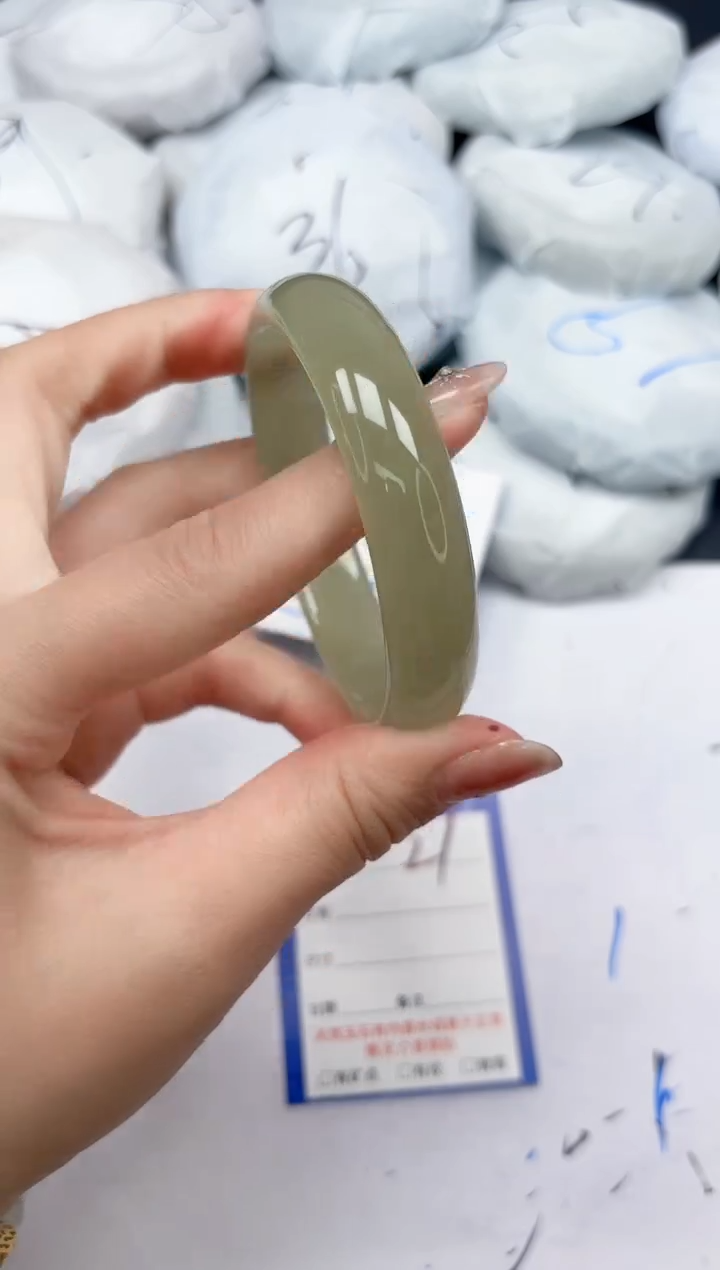 未镶嵌手镯石英质玉56/5556