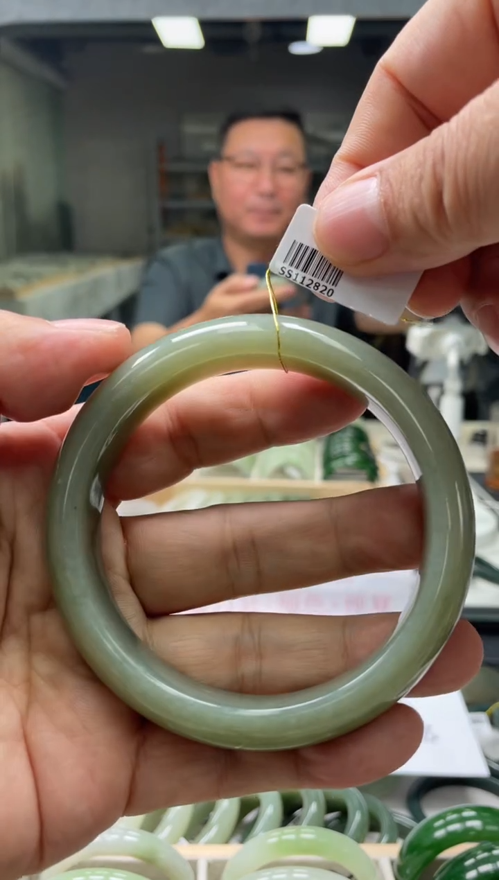 【闪购商品】和田玉手镯未镶嵌编码2829 圈口68-69