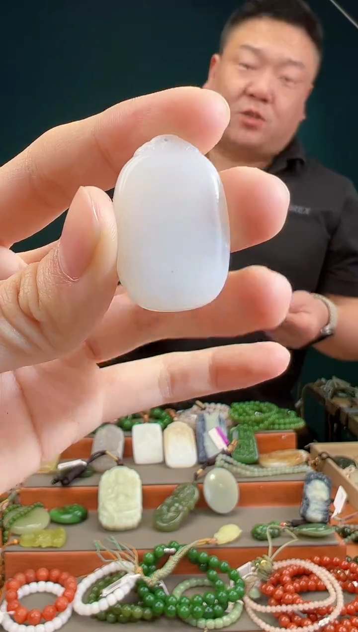 颈饰未镶嵌和田玉一物一证 拍一单发一个