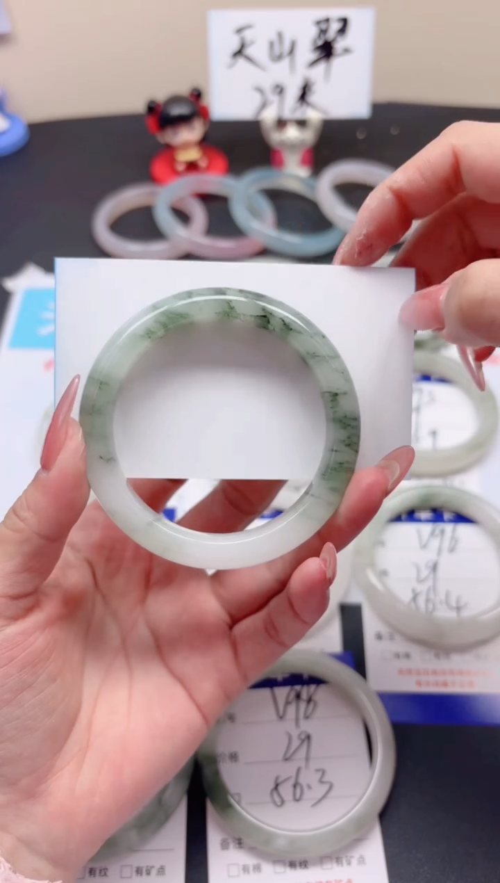 【闪购商品】石英质玉手镯未镶嵌v99