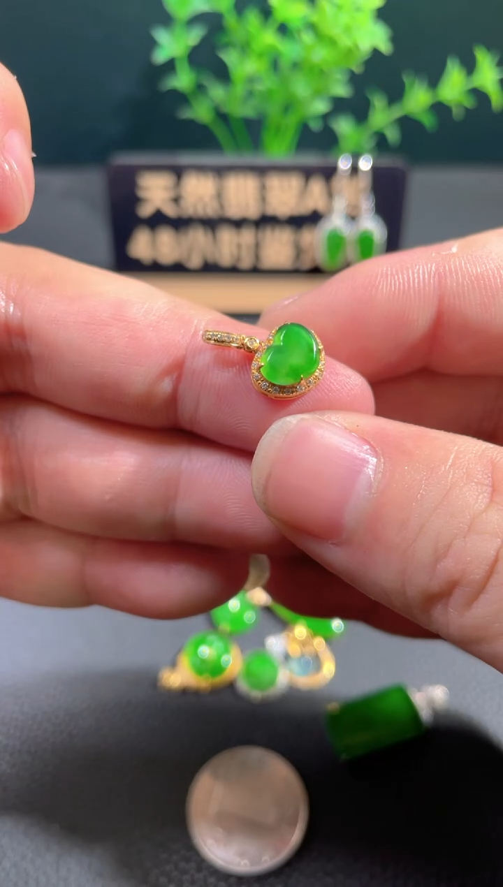 【闪购商品】翡翠颈饰18K金镶嵌翡翠