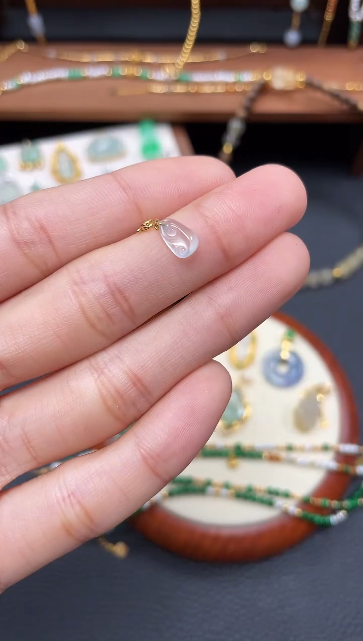 【闪购商品】翡翠吊坠(不含链)18K金镶嵌一个  JK640