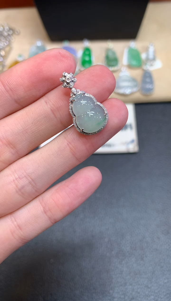 【闪购商品】翡翠颈饰18K金镶嵌葫芦【无服务费】