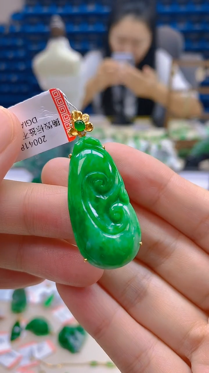 颈饰18K金镶嵌翡翠新号开播 全场乱卖