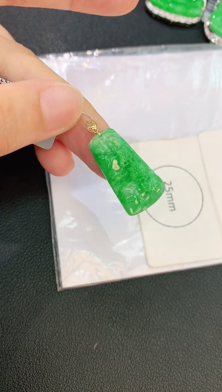 翡翠18K金镶嵌颈饰赠礼盒证书 麦麦