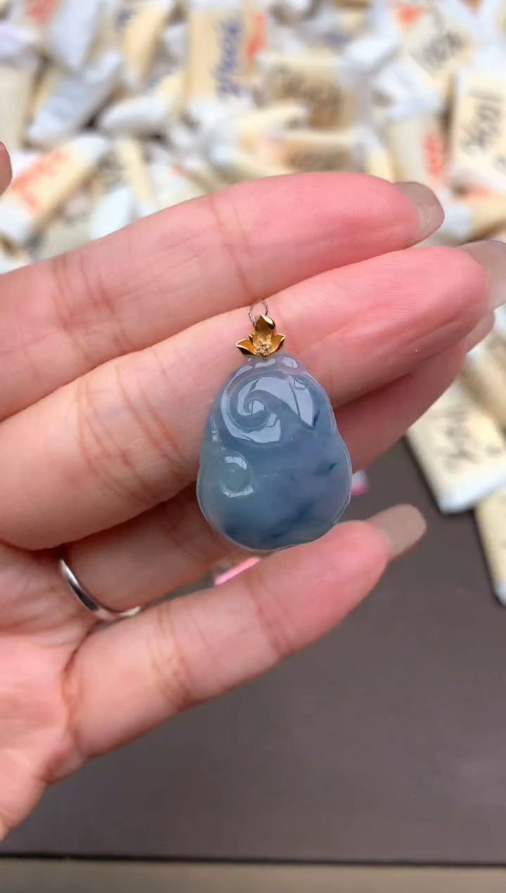 18K金镶嵌挂件翡翠一