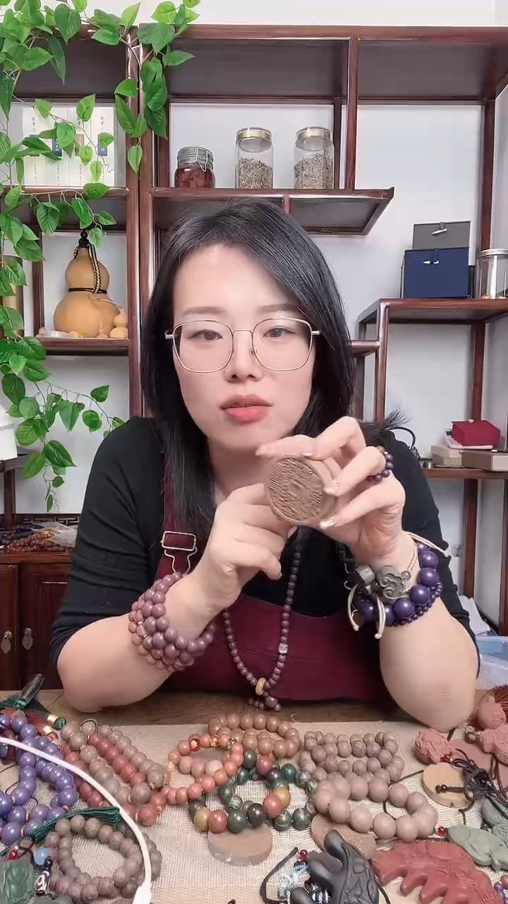 泥塑龙涎瑕疵香方的山花