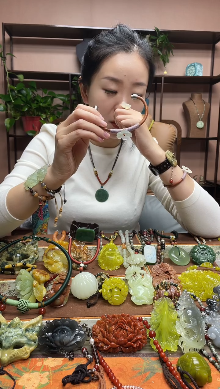 未镶嵌岫玉吊坠多样性发货发其中之一