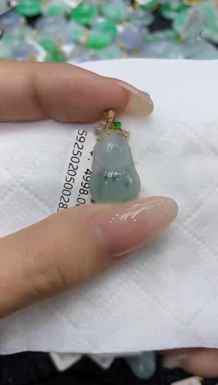 翡翠18K金镶嵌颈饰111111111111