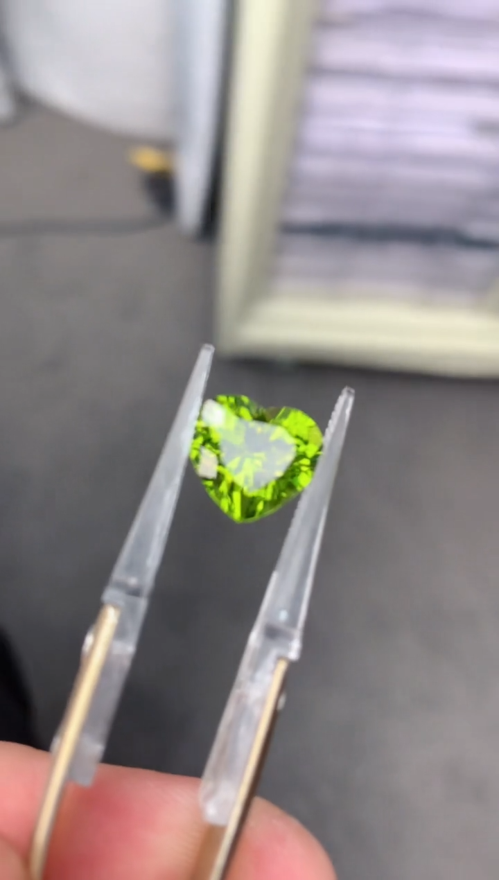 【闪购商品】橄榄石裸石未镶嵌6ct橄榄石