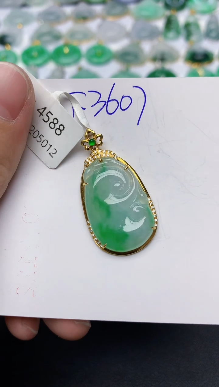 颈饰18K金镶嵌翡翠天然缅甸A货翡翠百元以上9元证书费自理