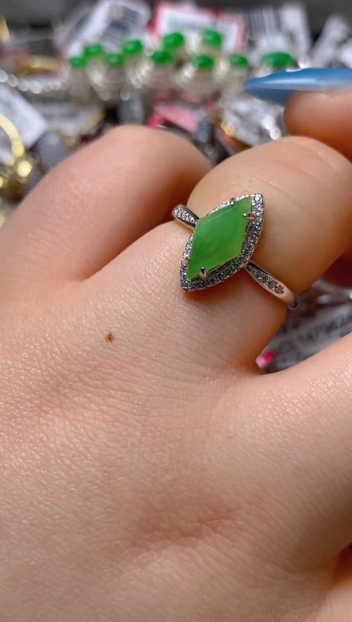 银S925镶嵌戒指翡翠百内无证书