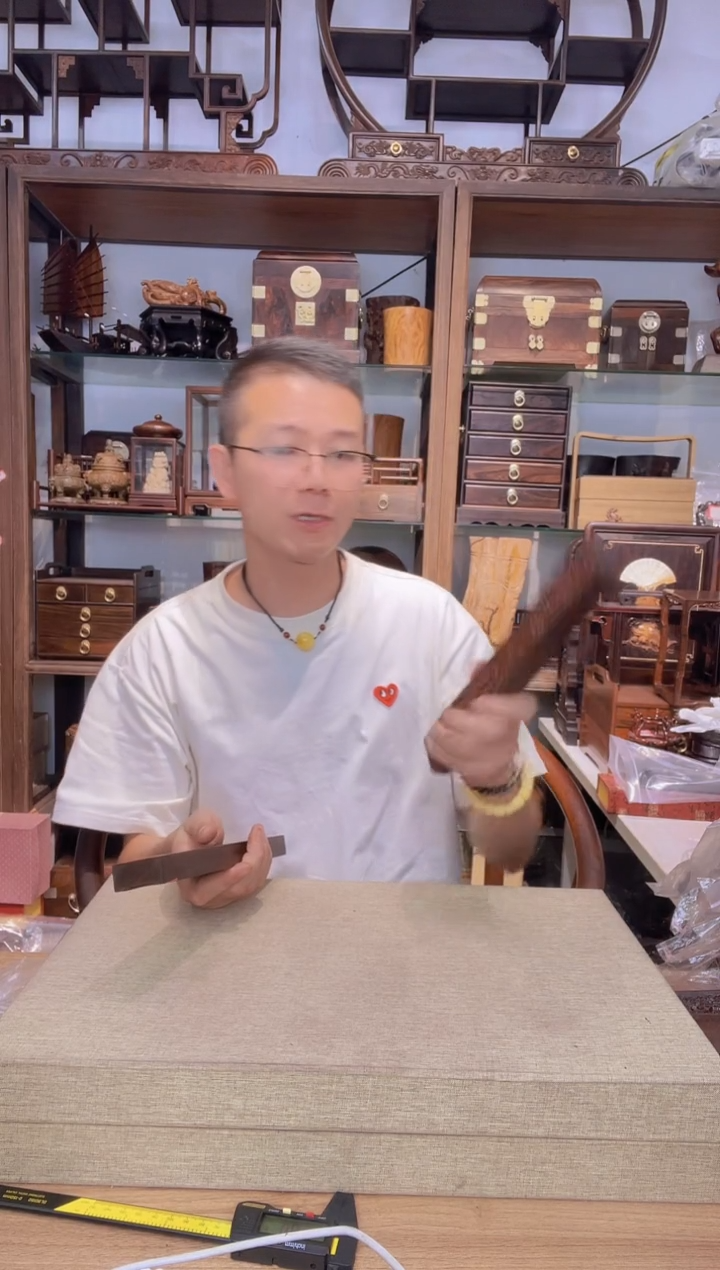 乌木类书架798黑檀+非酸雕刻龙凤镇尺  瑕疵