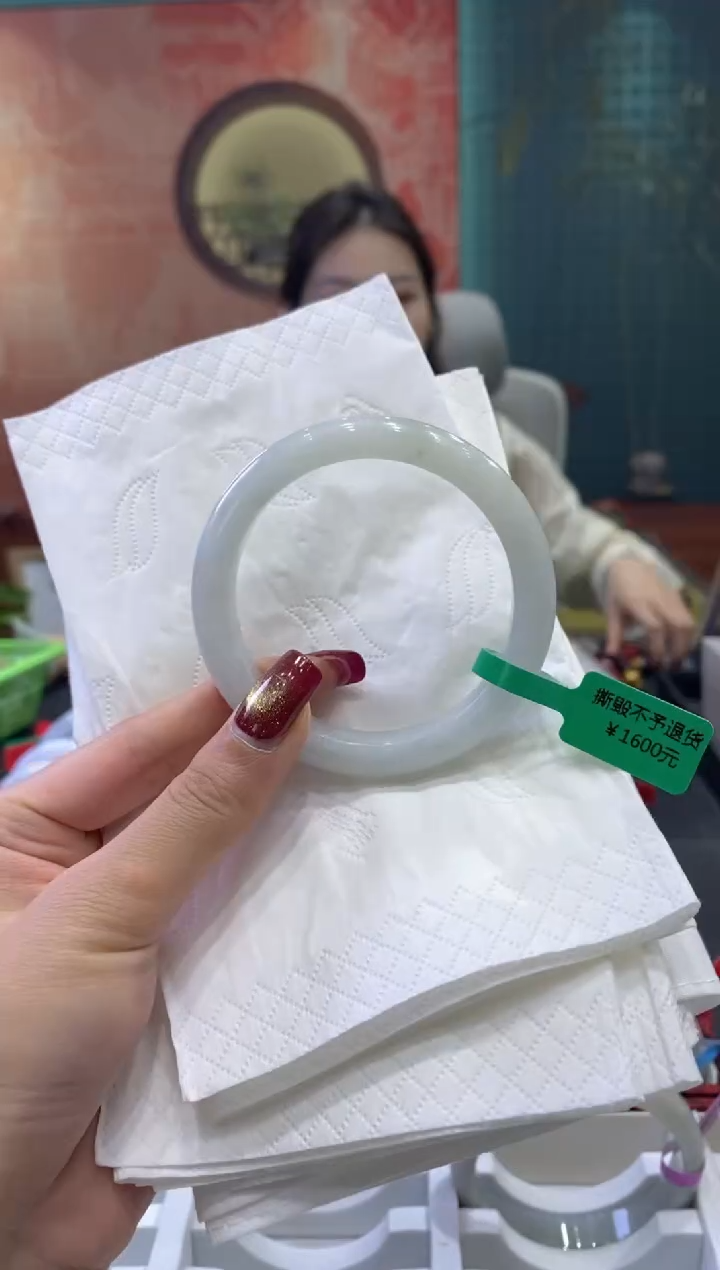 【闪购商品】翡翠手镯未镶嵌多人04700