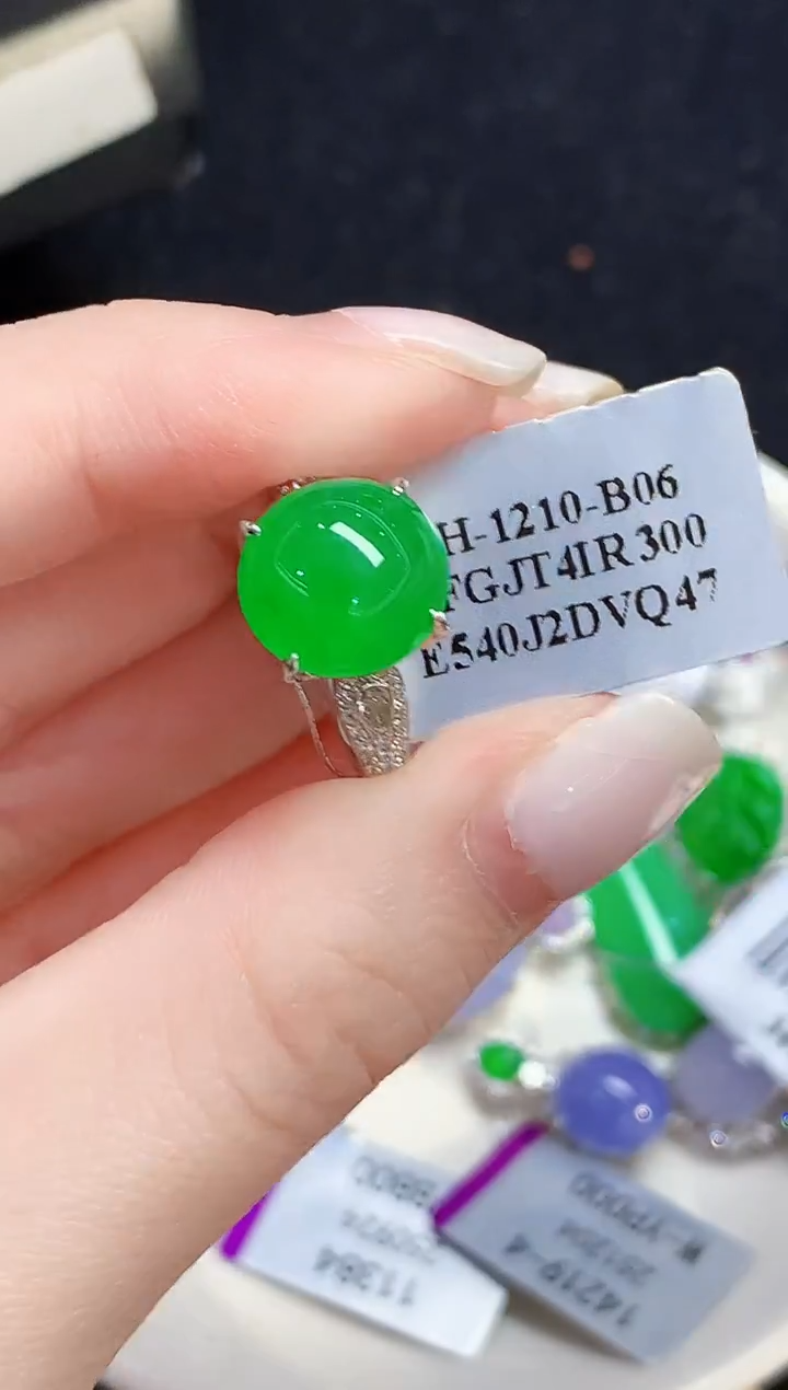 18K金镶嵌戒指翡翠LSR