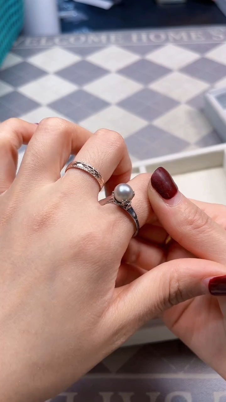 非金属无ฅ*如图所示时尚饰品