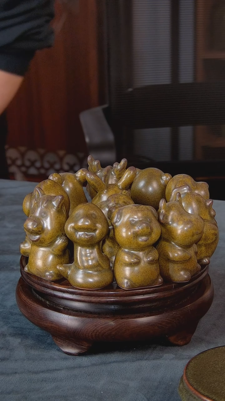 【闪购商品】摆件景韵堂仿清官窑制茶叶末釉十二生肖鳝鱼黄