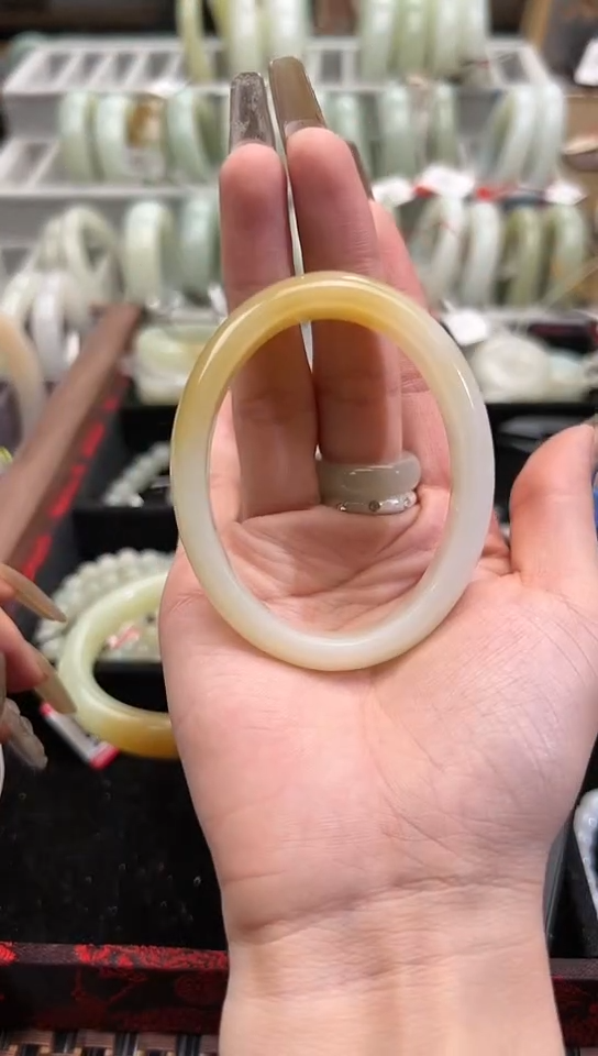 【闪购商品】和田玉手镯未镶嵌且末料金山糖白贵妃手镯52-53