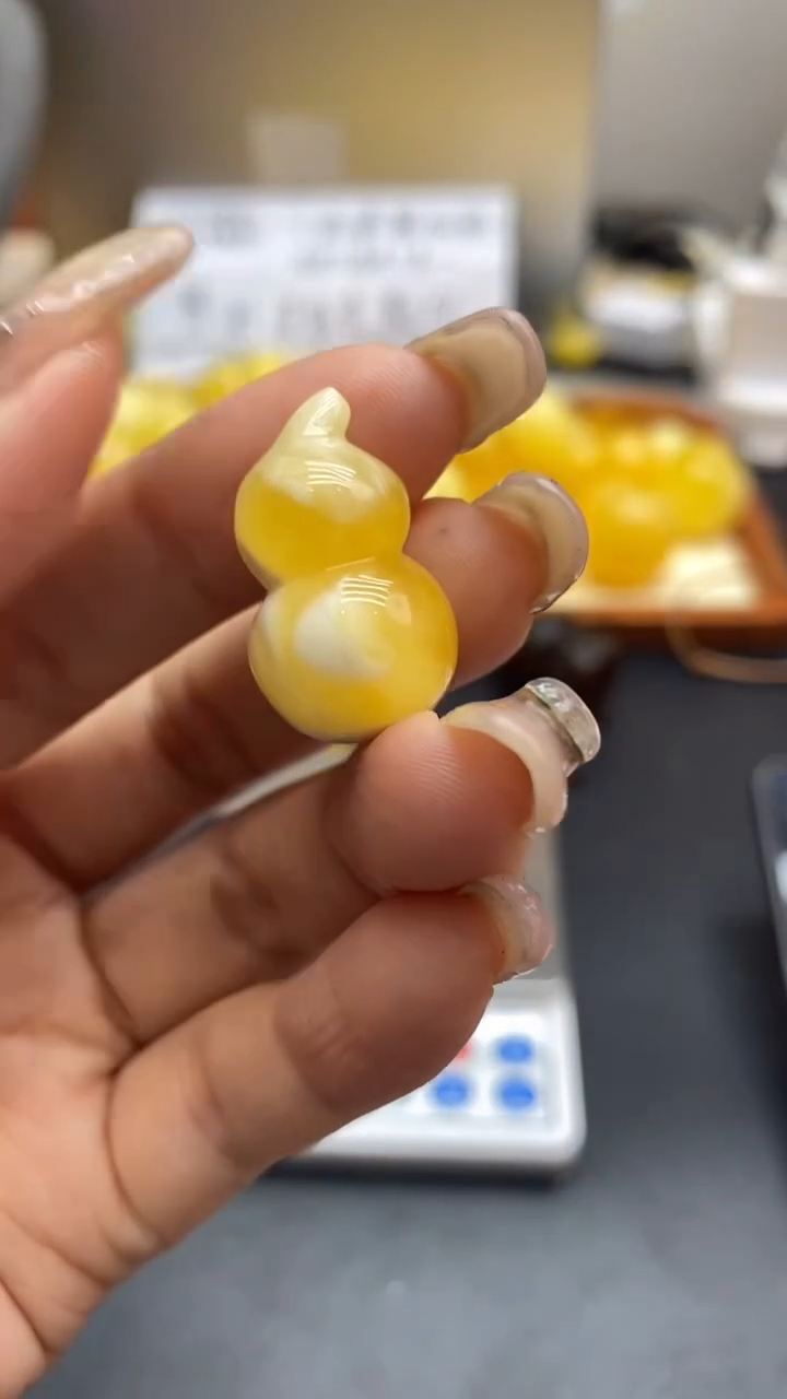 琥珀未镶嵌珠宝奇石1666