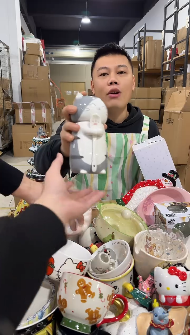 瓷片原盒灰色猫猫抱勺杯