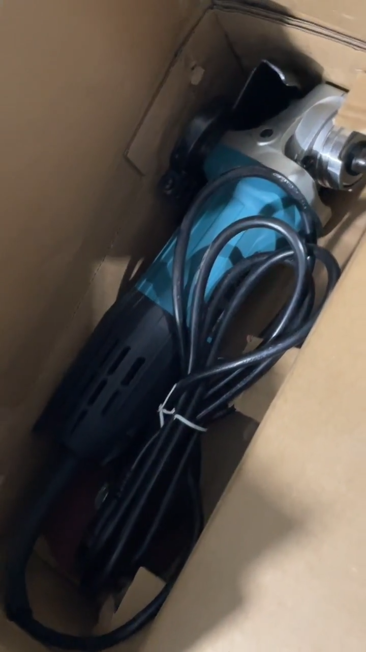 牧田GA4030角向磨光机(720W  100MM）（1：8）