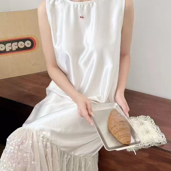 2522法式无袖缎面连衣裙女2025夏季新款高级感显瘦时尚高级优雅