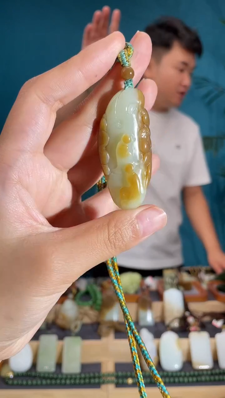 和田玉未镶嵌颈饰1