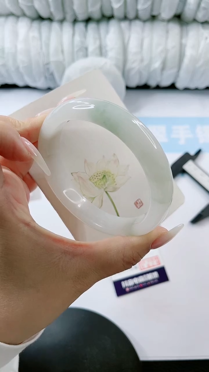 【闪购商品】石英质玉手镯未镶嵌多样性发货V412-62