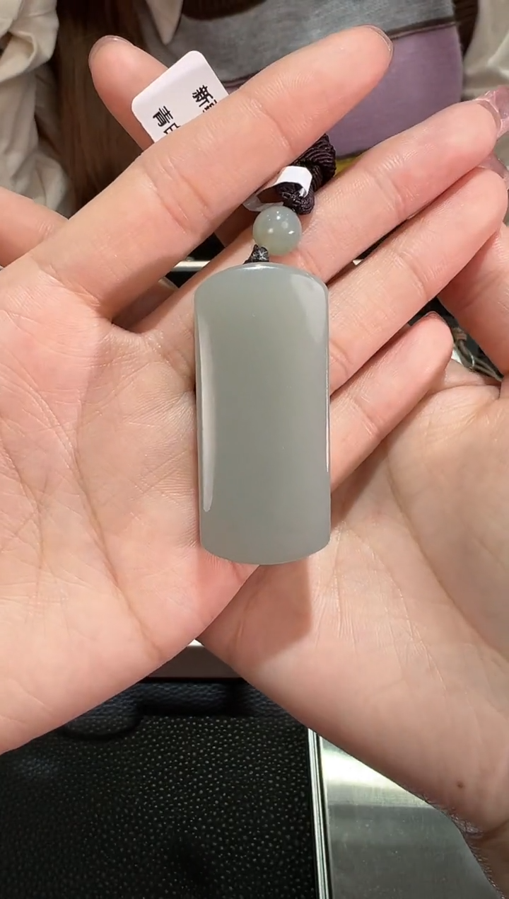 【闪购商品】和田玉吊坠(赠链)未镶嵌且末料青白玉无事牌