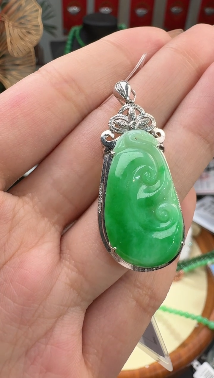 【闪购商品】翡翠颈饰18K金镶嵌挂件