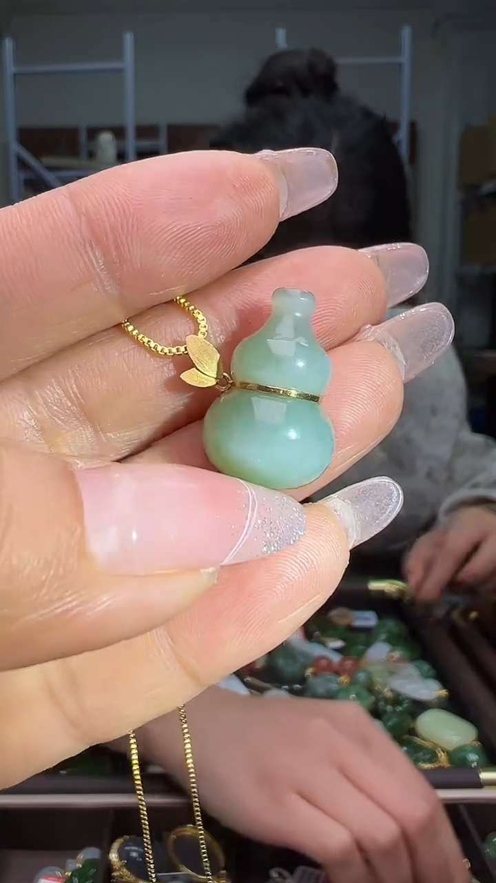 颈饰18K金镶嵌和田玉（多样性发货.发其一)12.27.132