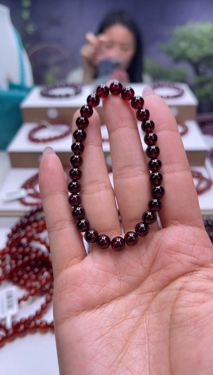 【闪购商品】石榴石手串未镶嵌酒红色石榴石手串6mm+多样式发一 