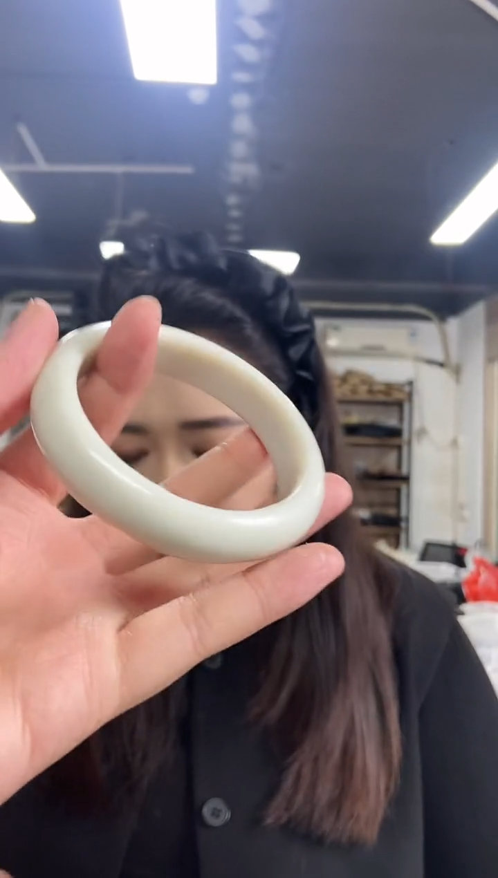 【闪购商品】和田玉手镯未镶嵌56-61圈口多样性发其一颜色微差