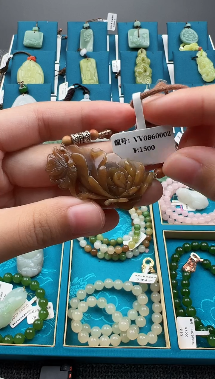 和田玉未镶嵌颈饰吊坠 VV 