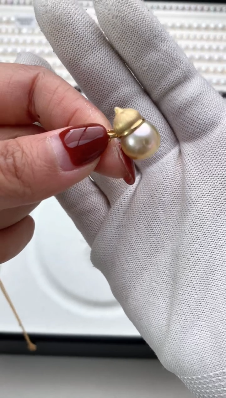 【闪购商品】海水珍珠吊坠(不含链)18K金镶嵌绿茶金金珠葫芦吊坠