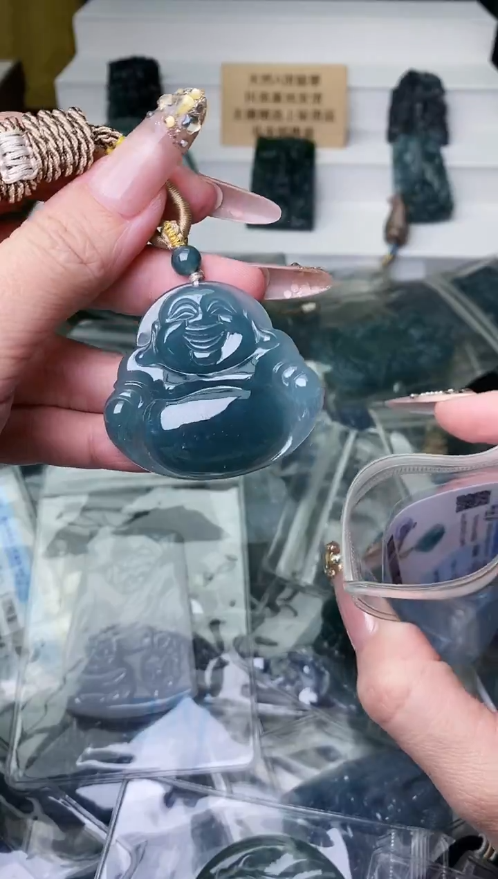 颈饰未镶嵌翡翠          