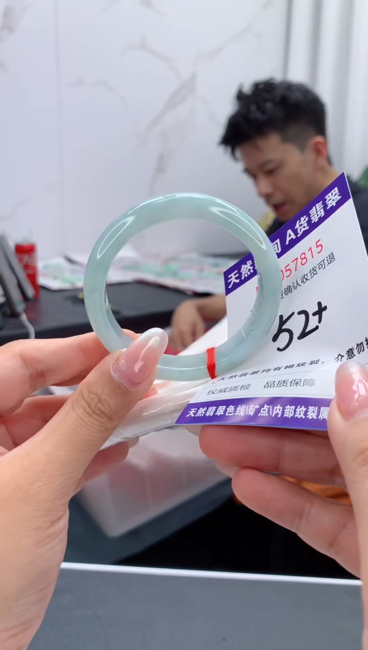 翡翠手镯未镶嵌有纹，完美者勿拍