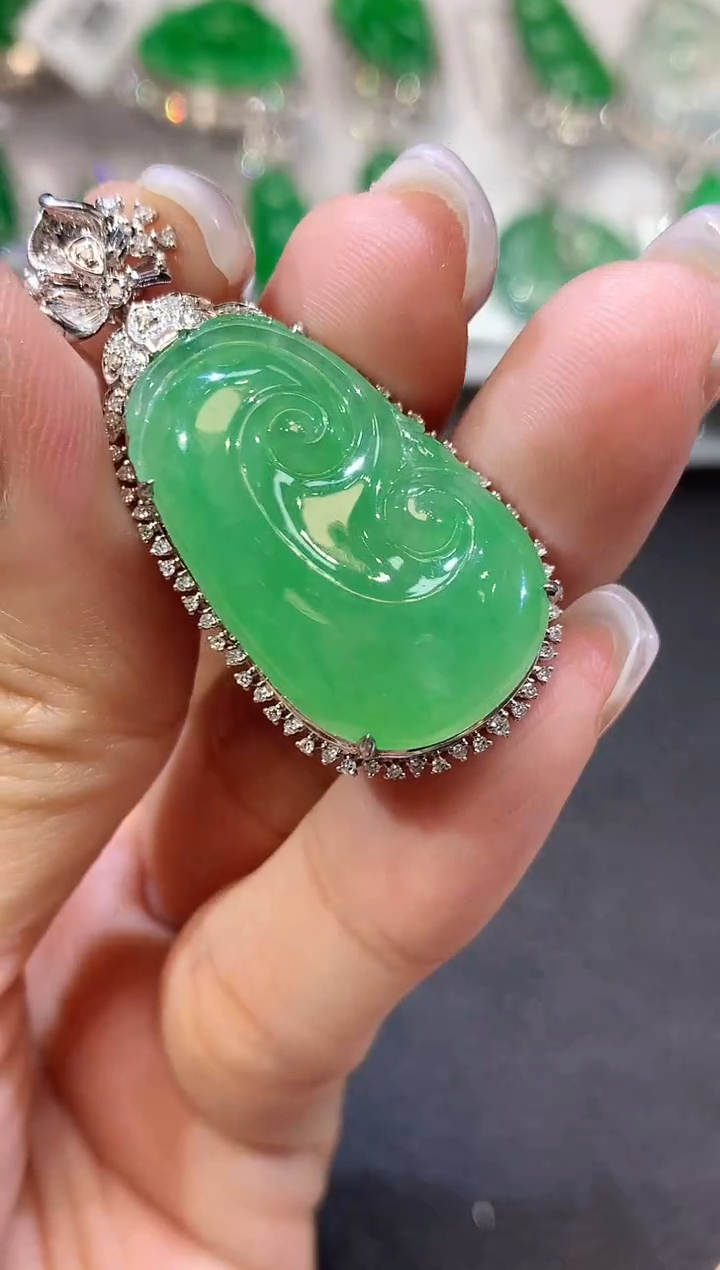 翡翠18K金镶嵌吊坠(不含链)C35