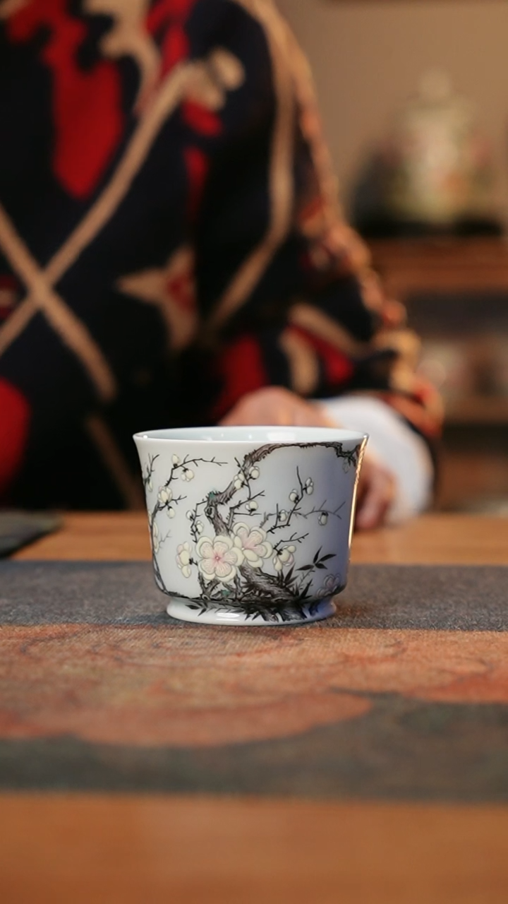 【闪购商品】沈诗逸制粉墨彩梅花纹容天杯