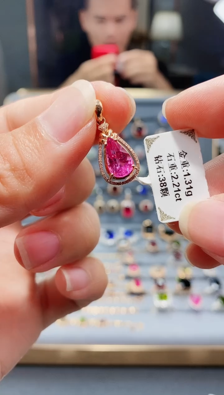 【闪购商品】18K金镶嵌颈饰碧玺2.21.