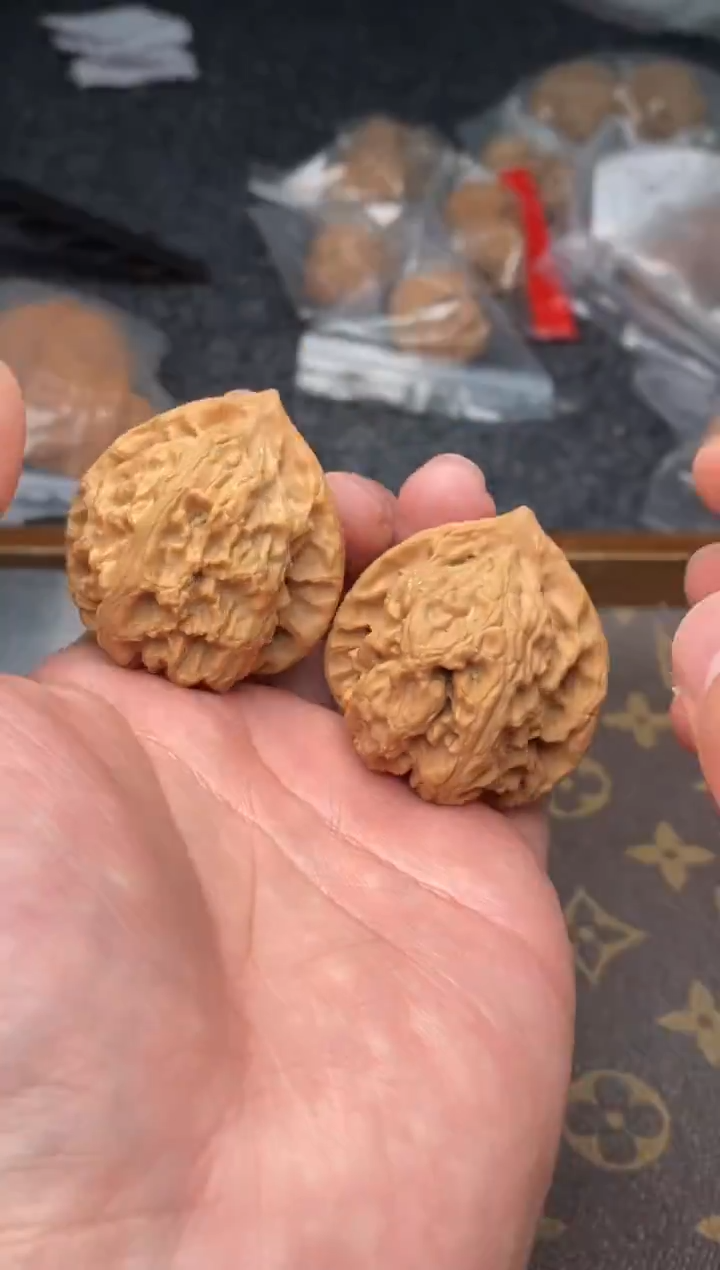 【闪购商品】文玩核桃把件G168号38尺梨木台