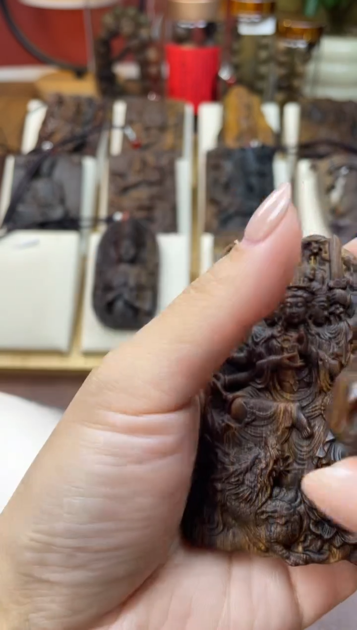 木木雕款芽庄 八臂观音 8cm 送养香瓶